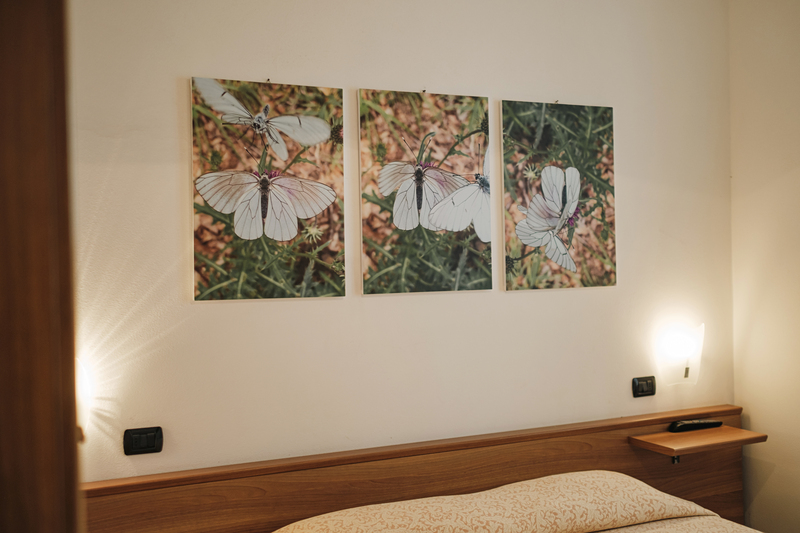 Apartment with two master bedrooms and single beds